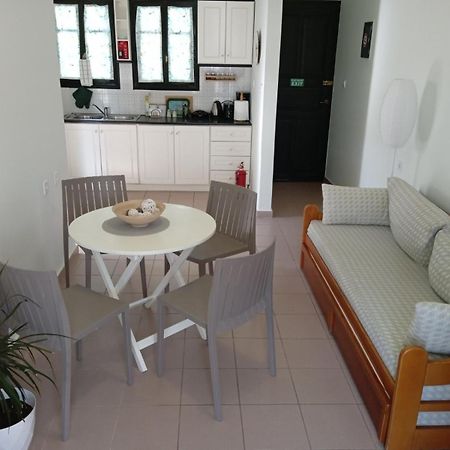 Phoeve Apt-Lovely 1-Br Rental Near The Beach Kalathas Ngoại thất bức ảnh