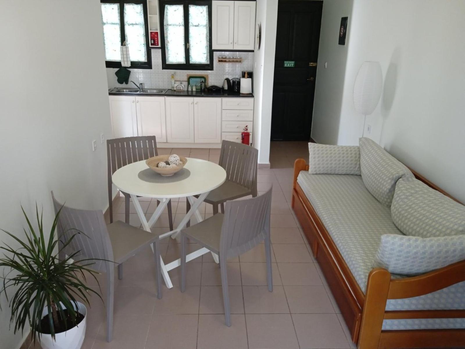 Phoeve Apt-Lovely 1-Br Rental Near The Beach Kalathas Ngoại thất bức ảnh