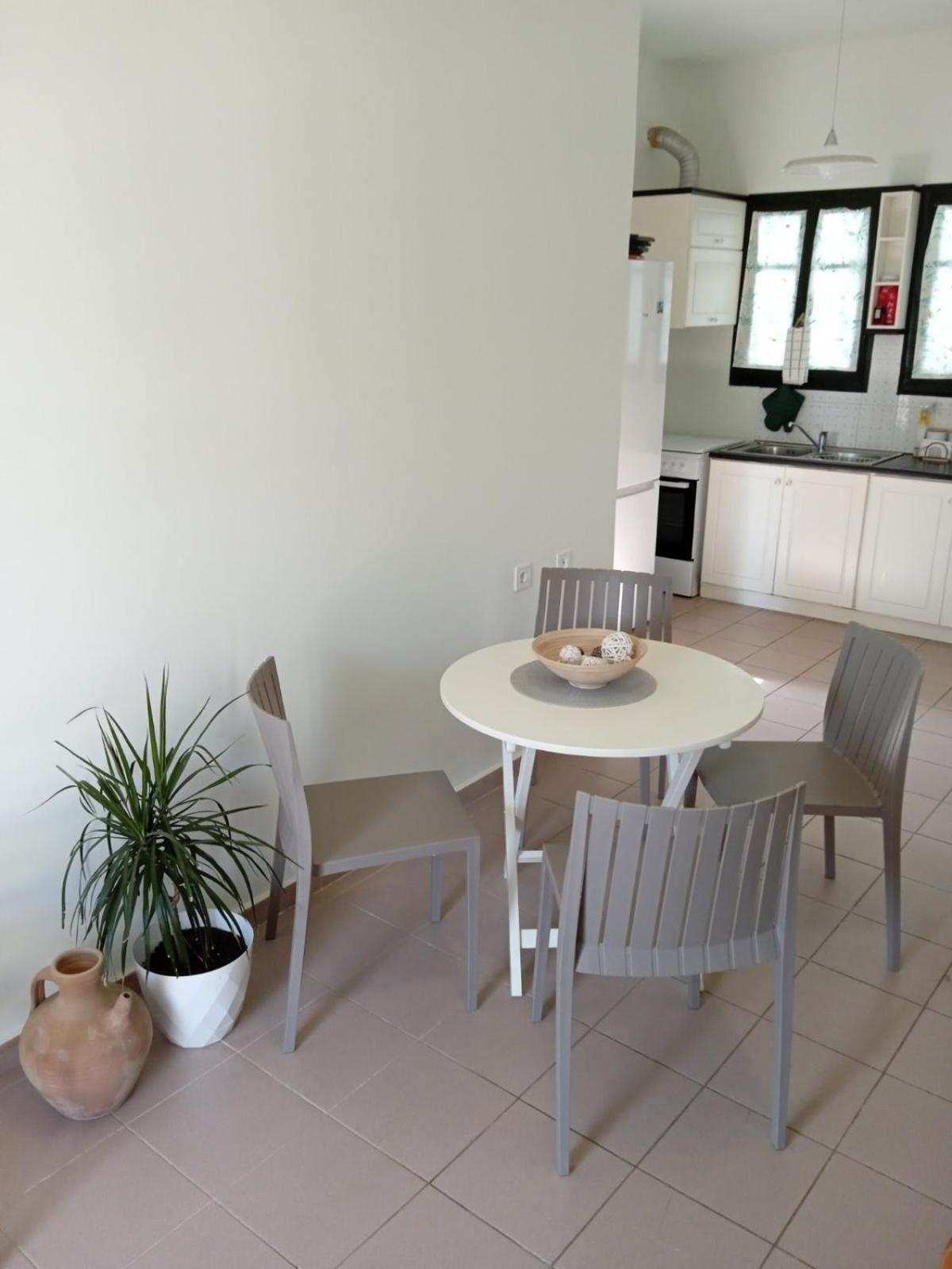 Phoeve Apt-Lovely 1-Br Rental Near The Beach Kalathas Ngoại thất bức ảnh